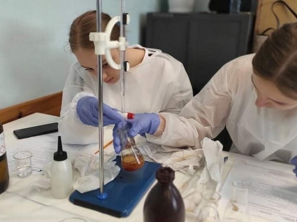 Staszic: Zajęcia laboratoryjne z chemii z wykładowcami Uniwersytetu Przyrodniczego z Lublina - ZDJĘCIA