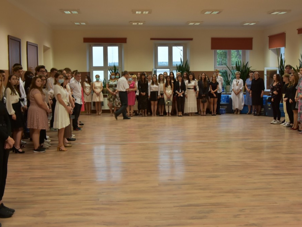 Zakończenie roku w hrubieszowskich szkołach średnich - ZDJĘCIA