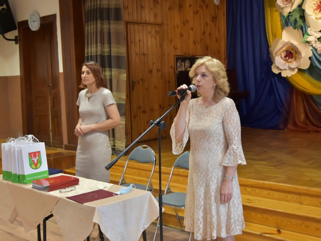 Zakończenie roku w hrubieszowskich szkołach średnich - ZDJĘCIA