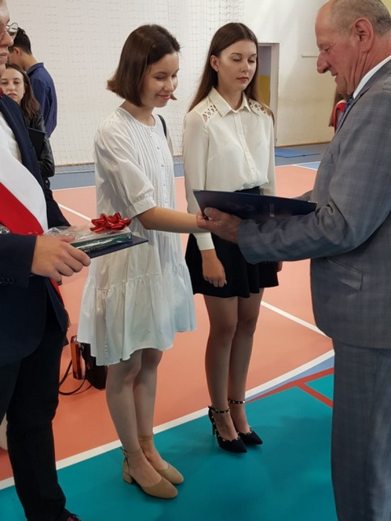 Zakończenie roku w hrubieszowskich szkołach średnich - ZDJĘCIA