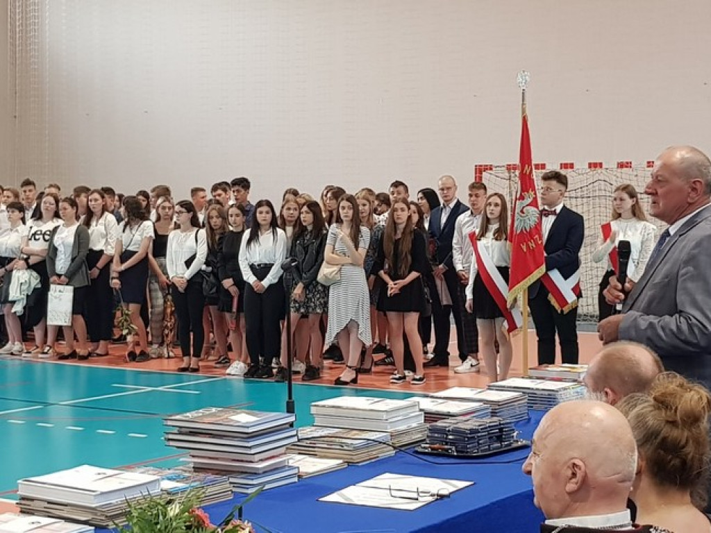 Zakończenie roku w hrubieszowskich szkołach średnich - ZDJĘCIA