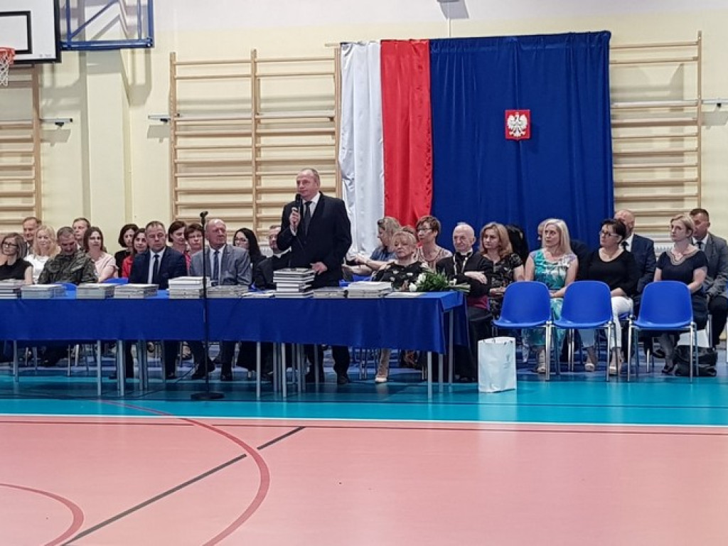 Zakończenie roku w hrubieszowskich szkołach średnich - ZDJĘCIA