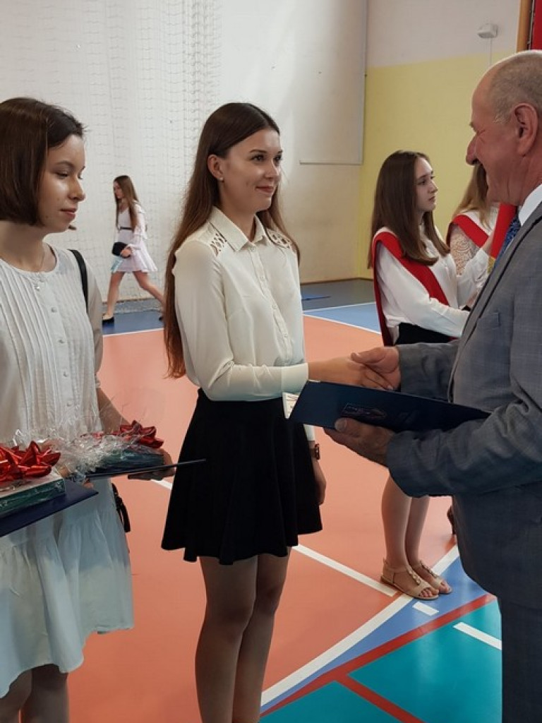 Zakończenie roku w hrubieszowskich szkołach średnich - ZDJĘCIA
