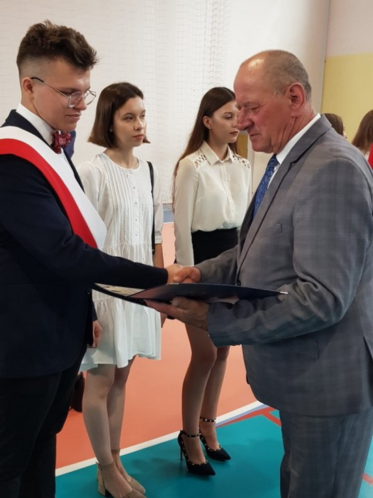 Zakończenie roku w hrubieszowskich szkołach średnich - ZDJĘCIA