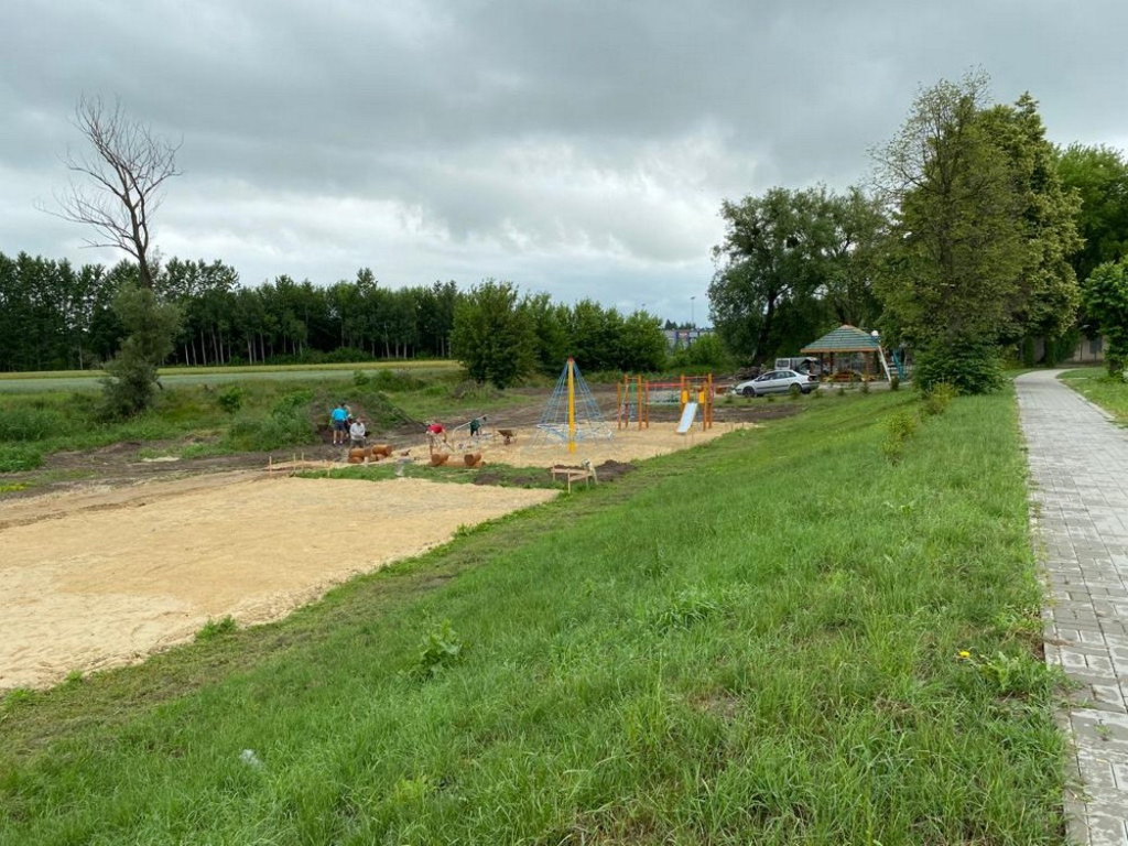 Hrubieszów: Powstaje miejsce rekreacji nad Huczwą - ZDJĘCIA