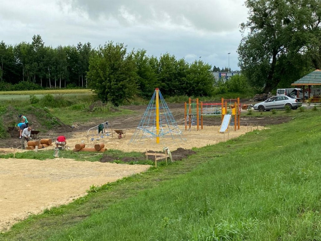 Hrubieszów: Powstaje miejsce rekreacji nad Huczwą - ZDJĘCIA
