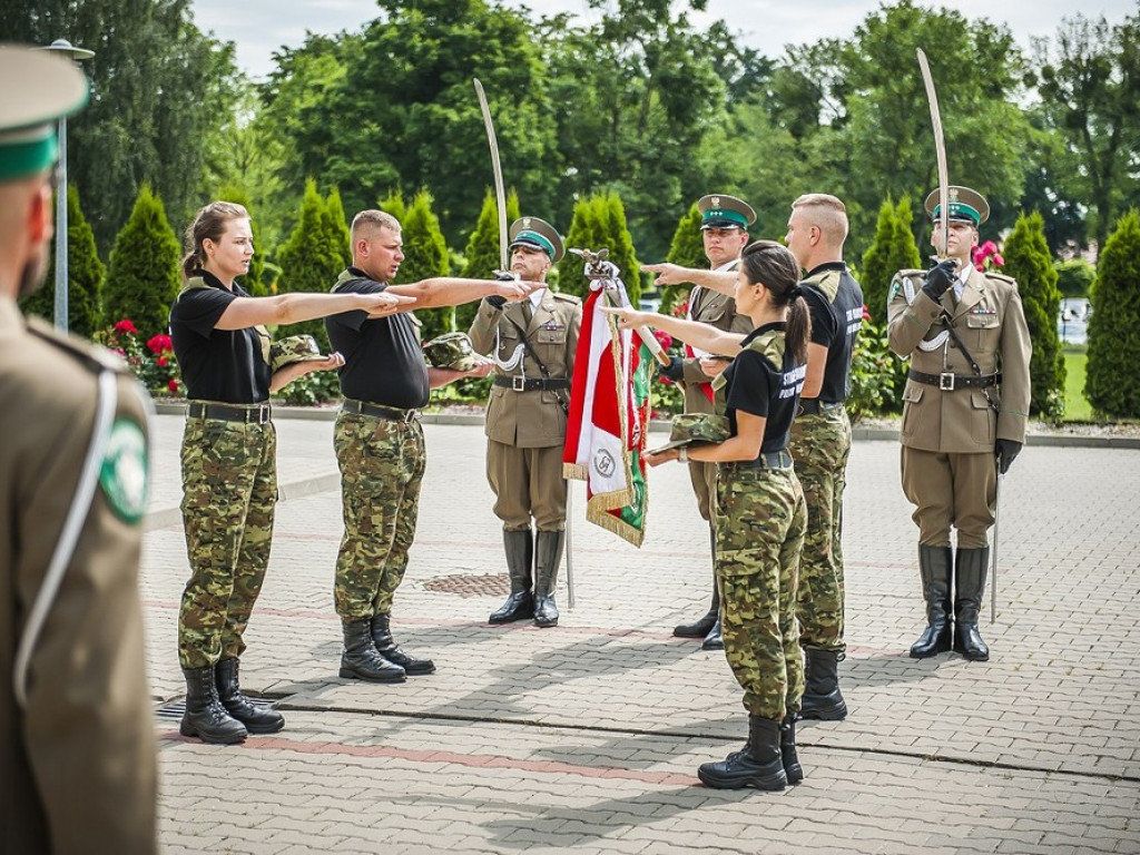 Ślubowanie rekordowo dużej liczby nowo przyjętych funkcjonariuszy NOSG - ZDJĘCIA