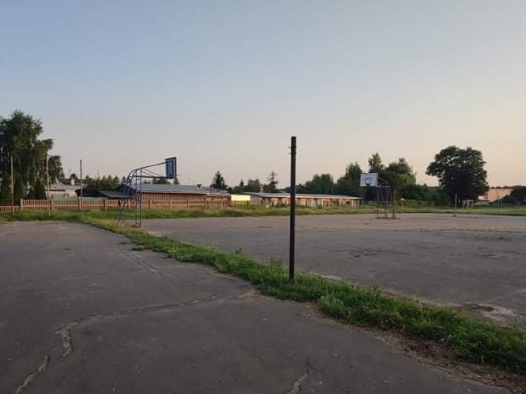 Hrubieszów: Boiska ZS nr 1 - podróż w kapsule czasu do PRL-u? - ZDJĘCIA