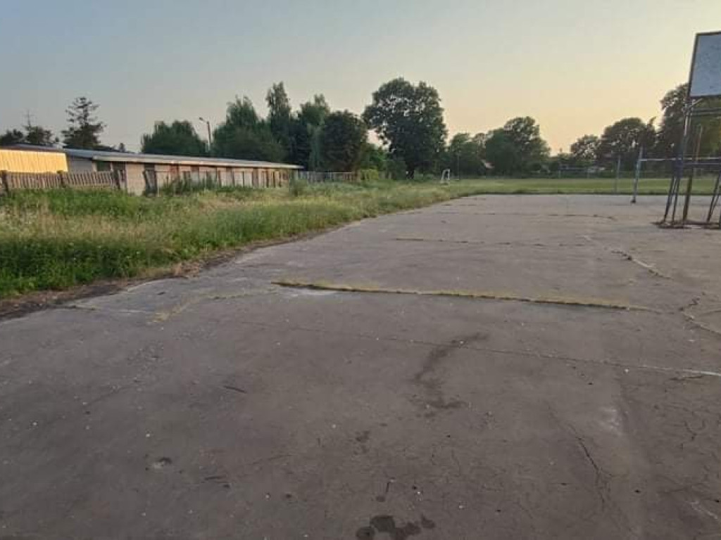 Hrubieszów: Boiska ZS nr 1 - podróż w kapsule czasu do PRL-u? - ZDJĘCIA