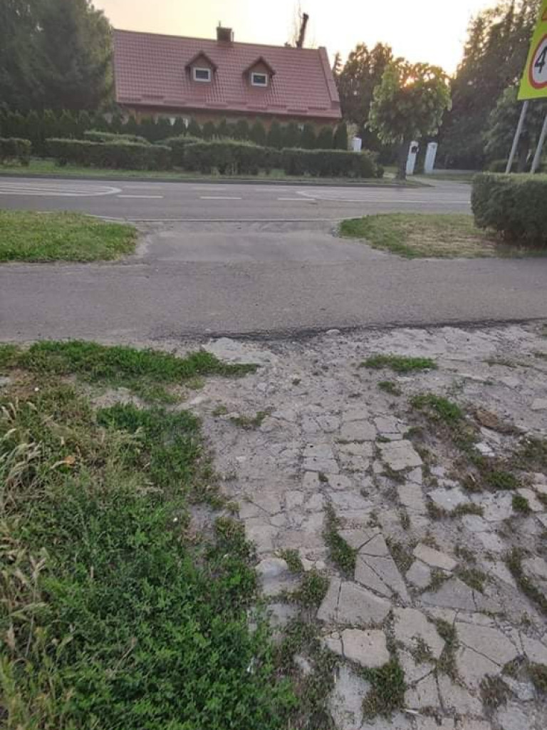 Hrubieszów: Boiska ZS nr 1 - podróż w kapsule czasu do PRL-u? - ZDJĘCIA