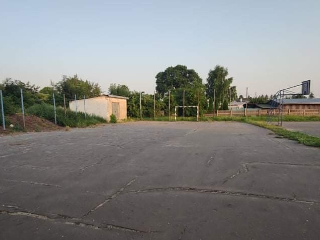 Hrubieszów: Boiska ZS nr 1 - podróż w kapsule czasu do PRL-u? - ZDJĘCIA