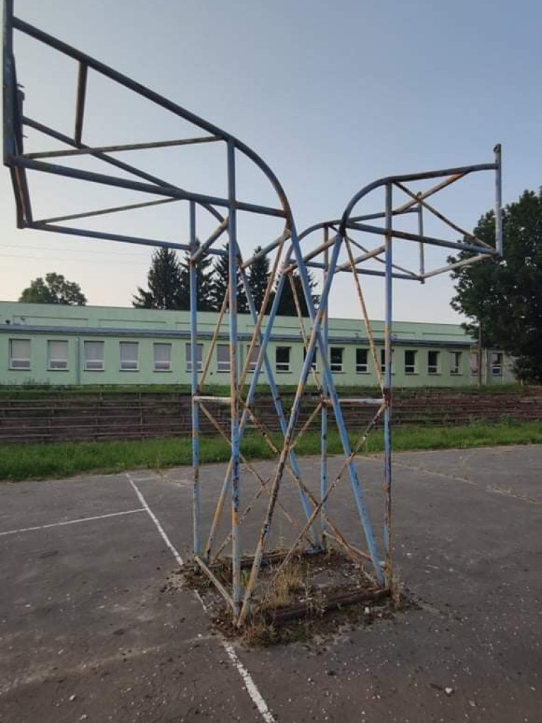 Hrubieszów: Boiska ZS nr 1 - podróż w kapsule czasu do PRL-u? - ZDJĘCIA