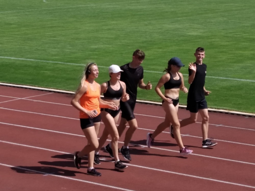 Lekkoatleci Unii Hrubieszów ze sponsorem i na obozie sportowym - ZDJĘCIA