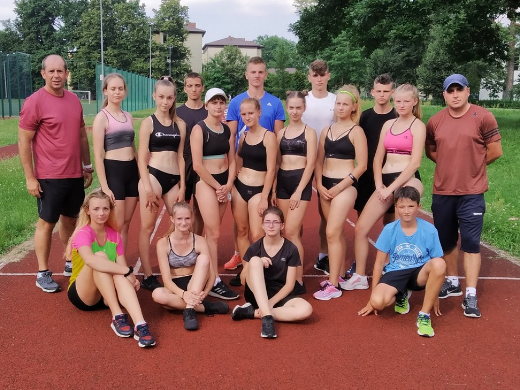 Lekkoatleci Unii Hrubieszów ze sponsorem i na obozie sportowym - ZDJĘCIA