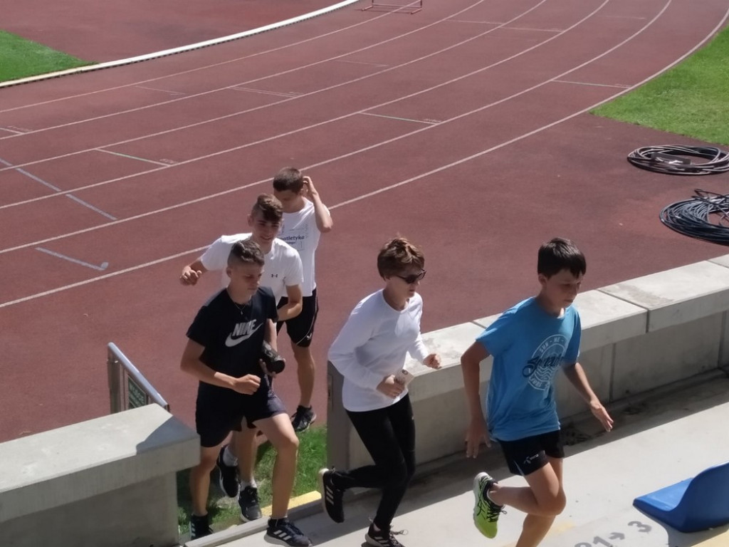Lekkoatleci Unii Hrubieszów ze sponsorem i na obozie sportowym - ZDJĘCIA