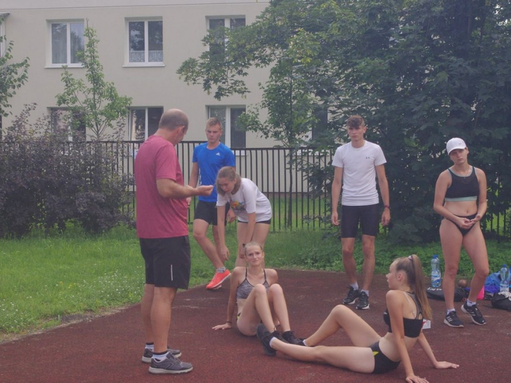 Lekkoatleci Unii Hrubieszów ze sponsorem i na obozie sportowym - ZDJĘCIA