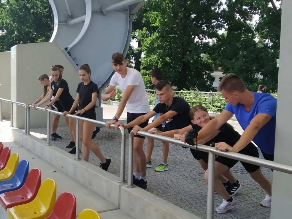 Lekkoatleci Unii Hrubieszów ze sponsorem i na obozie sportowym - ZDJĘCIA