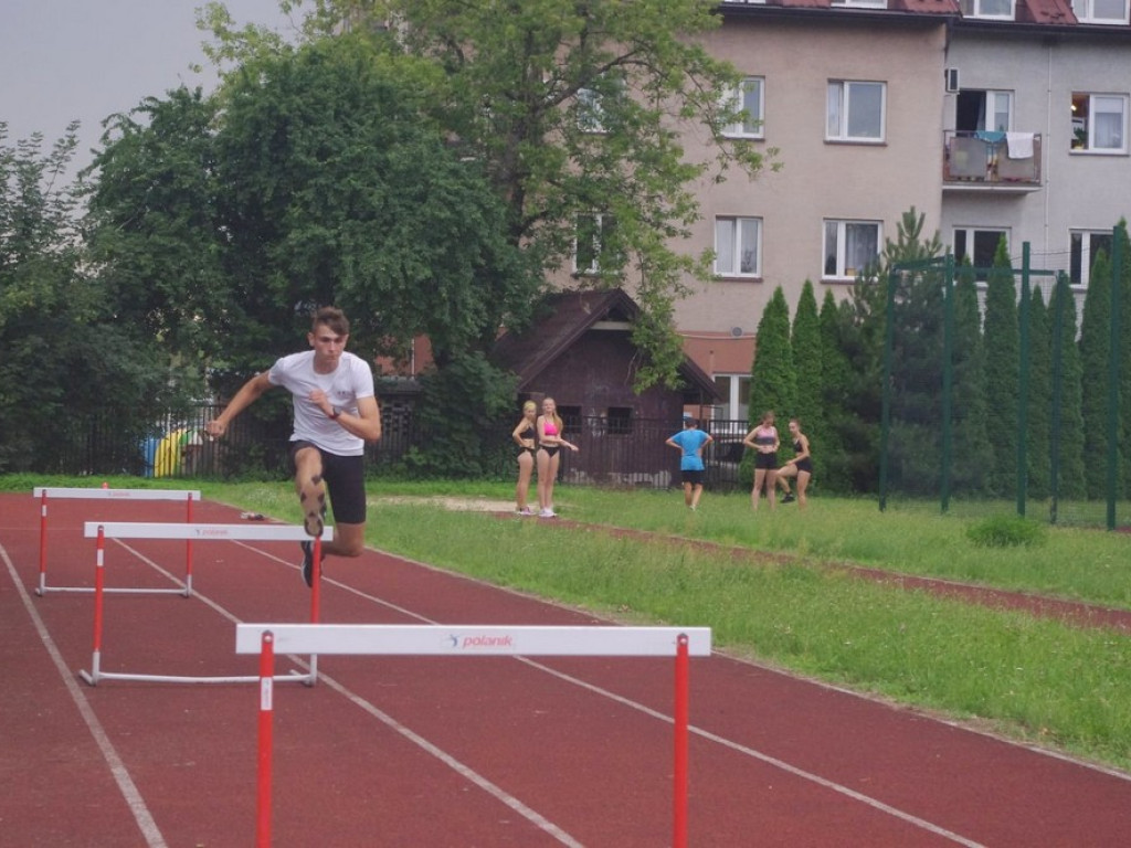 Lekkoatleci Unii Hrubieszów ze sponsorem i na obozie sportowym - ZDJĘCIA