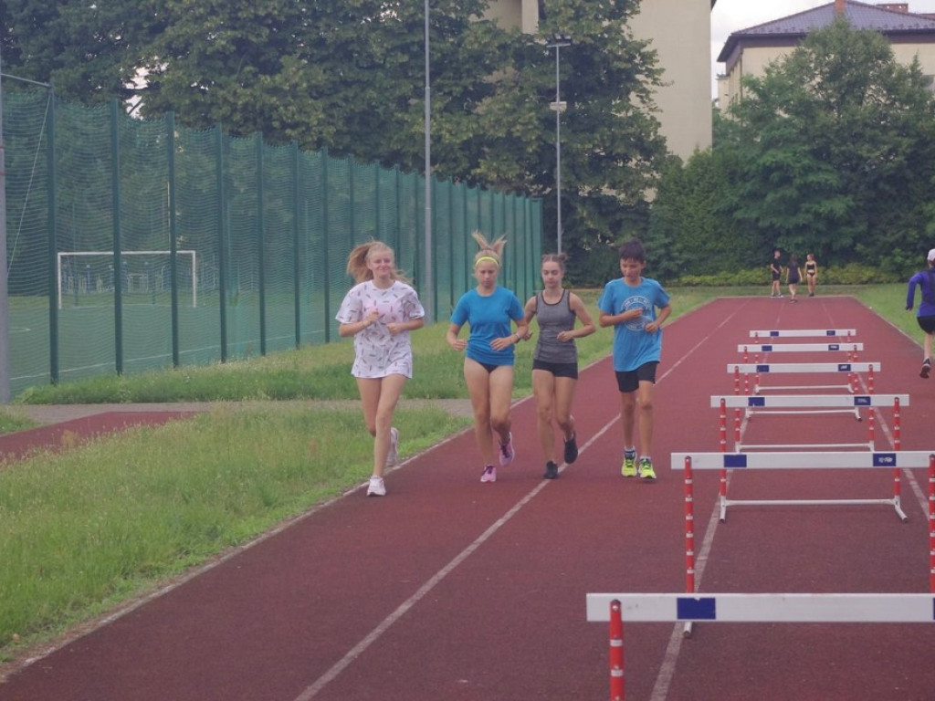 Lekkoatleci Unii Hrubieszów ze sponsorem i na obozie sportowym - ZDJĘCIA