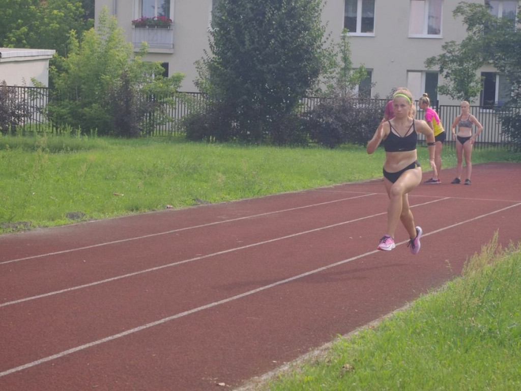 Lekkoatleci Unii Hrubieszów ze sponsorem i na obozie sportowym - ZDJĘCIA