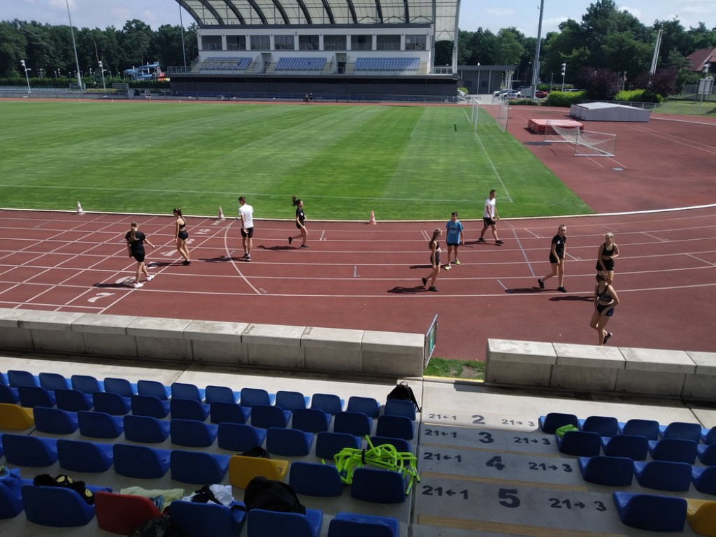 Lekkoatleci Unii Hrubieszów ze sponsorem i na obozie sportowym - ZDJĘCIA