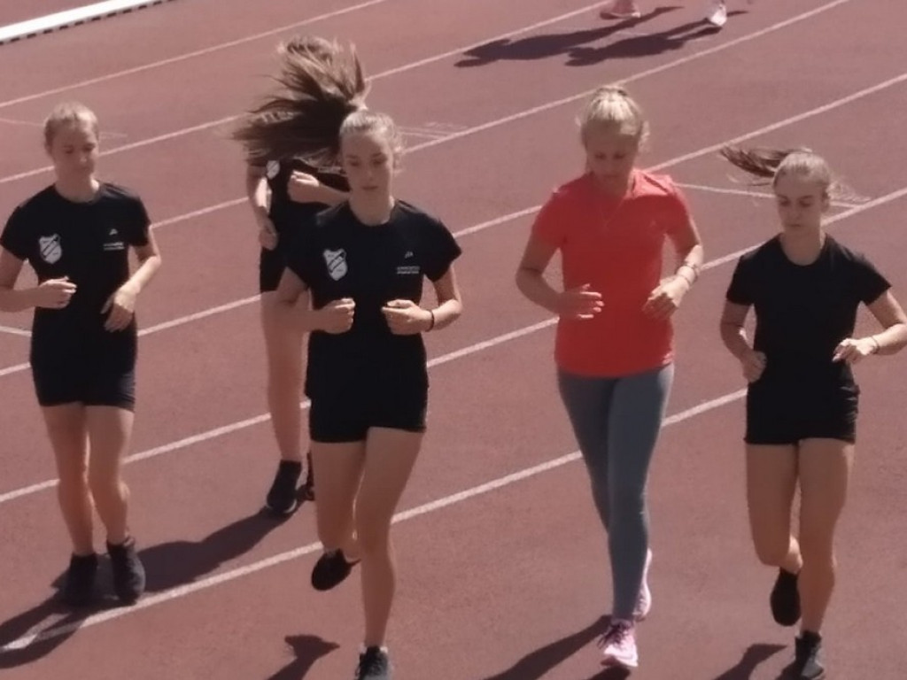 Lekkoatleci Unii Hrubieszów ze sponsorem i na obozie sportowym - ZDJĘCIA
