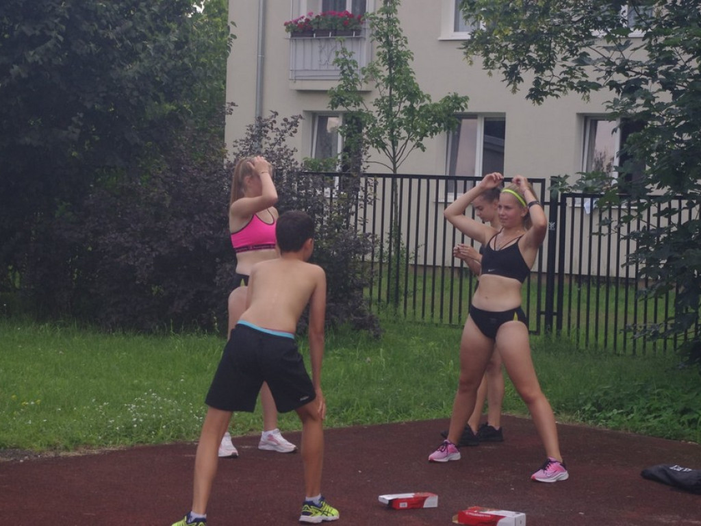 Lekkoatleci Unii Hrubieszów ze sponsorem i na obozie sportowym - ZDJĘCIA