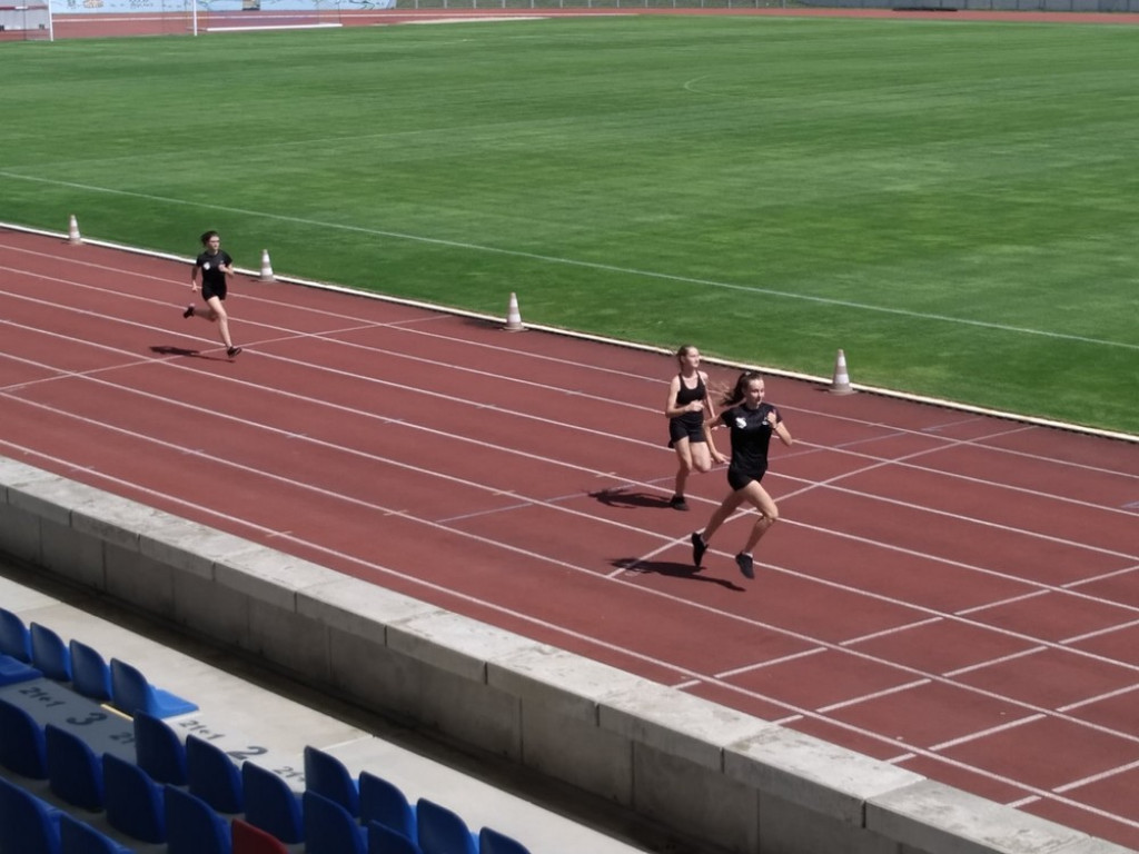 Lekkoatleci Unii Hrubieszów ze sponsorem i na obozie sportowym - ZDJĘCIA