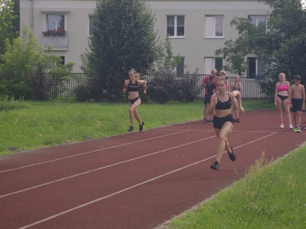 Lekkoatleci Unii Hrubieszów ze sponsorem i na obozie sportowym - ZDJĘCIA
