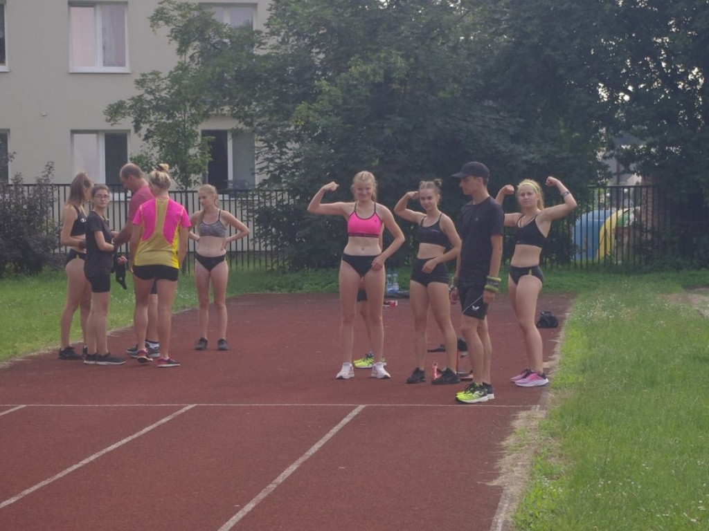 Lekkoatleci Unii Hrubieszów ze sponsorem i na obozie sportowym - ZDJĘCIA