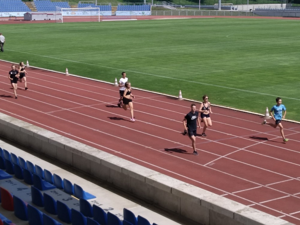 Lekkoatleci Unii Hrubieszów ze sponsorem i na obozie sportowym - ZDJĘCIA