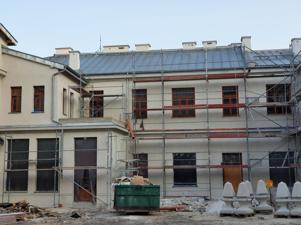Hrubieszów: Remont budynku Syndykatu Rolniczego c.d. - ZDJĘCIA