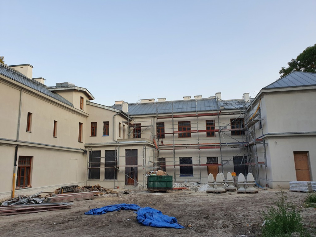 Hrubieszów: Remont budynku Syndykatu Rolniczego c.d. - ZDJĘCIA