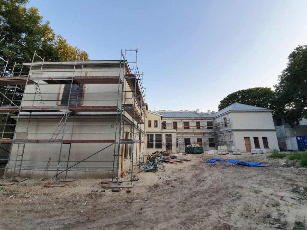 Hrubieszów: Remont budynku Syndykatu Rolniczego c.d. - ZDJĘCIA
