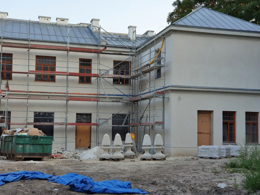 Hrubieszów: Remont budynku Syndykatu Rolniczego c.d. - ZDJĘCIA