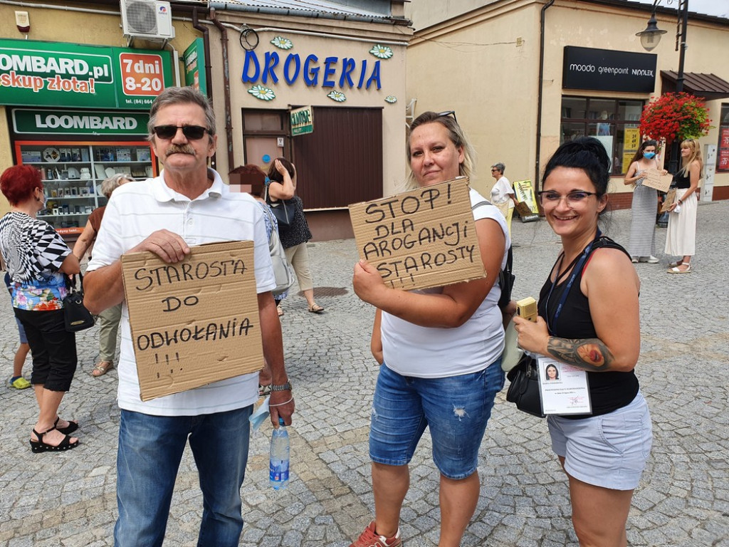 Hrubieszów: Manifestacja przeciwko działaniom zarządu powiatu - ZDJĘCIA, WIDEO