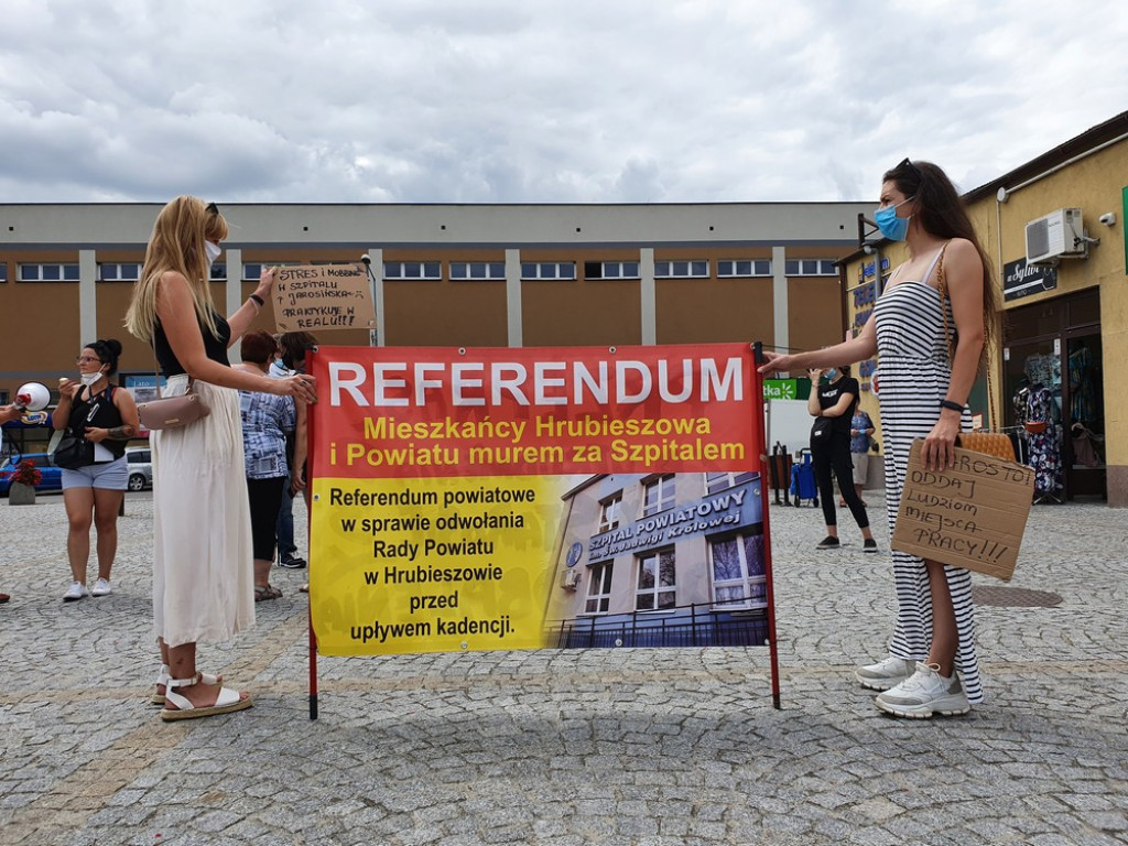 Hrubieszów: Manifestacja przeciwko działaniom zarządu powiatu - ZDJĘCIA, WIDEO