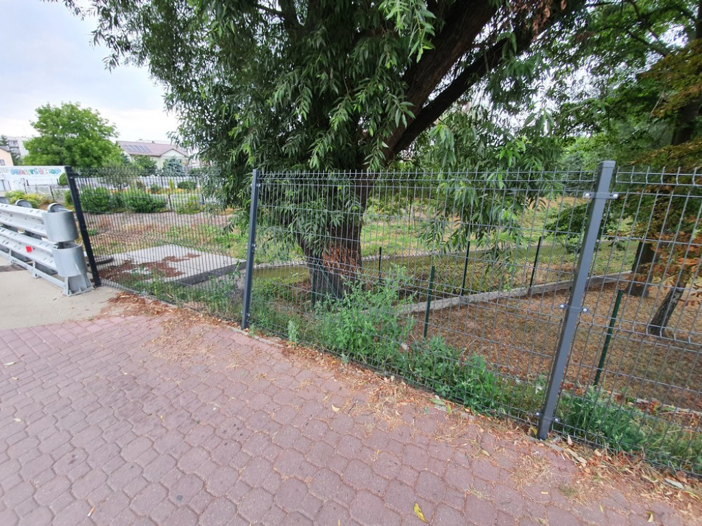Hrubieszów: Zdemolowane ogrodzenie nowego mostu - ZDJĘCIA