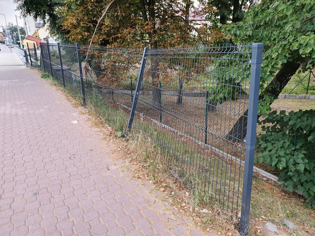 Hrubieszów: Zdemolowane ogrodzenie nowego mostu - ZDJĘCIA