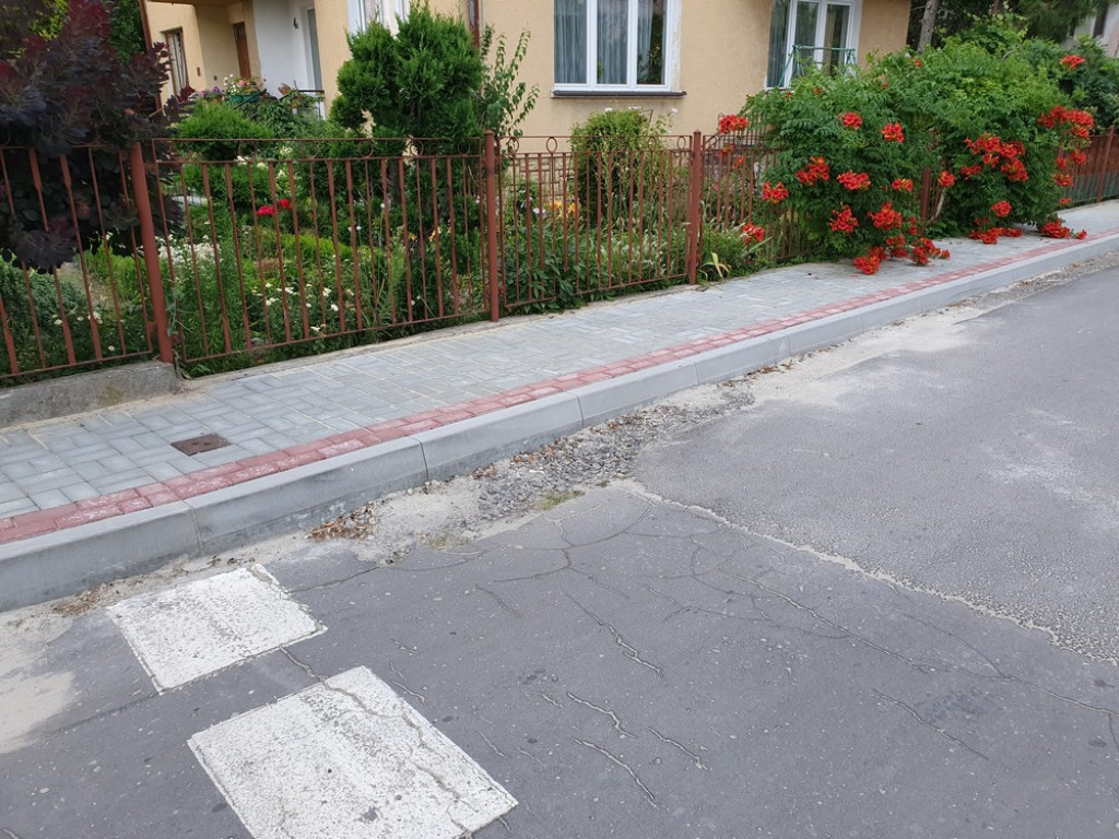 Hrubieszów: Nowe chodniki na Leśmiana - ZDJĘCIA
