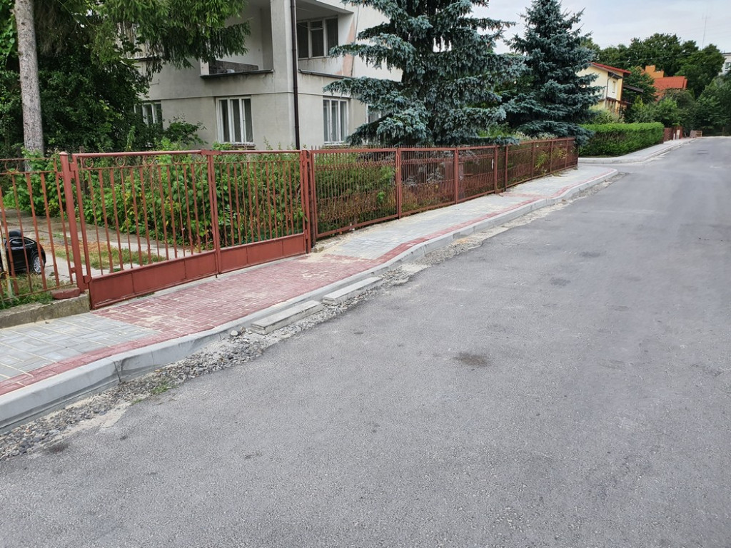 Hrubieszów: Nowe chodniki na Leśmiana - ZDJĘCIA