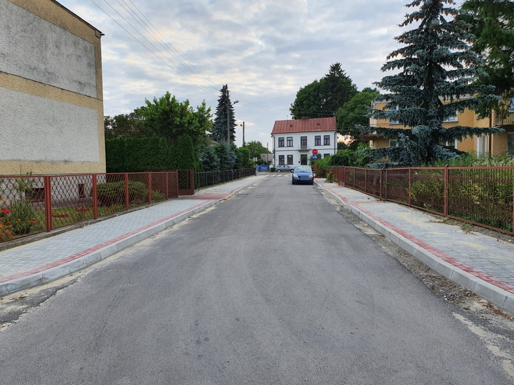 Hrubieszów: Nowe chodniki na Leśmiana - ZDJĘCIA