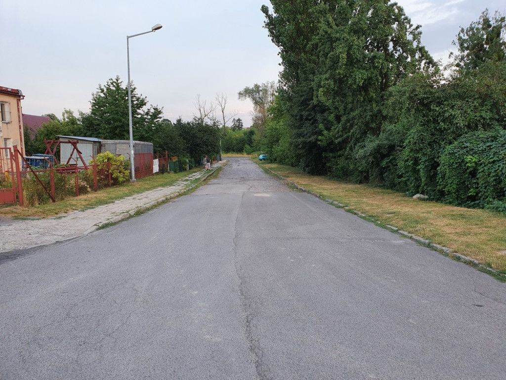 Hrubieszów: Wkrótce ruszy budowa drogi dojazdowej do basenu - ZDJĘCIA