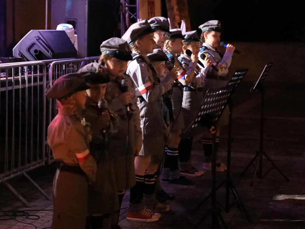 Hrubieszów: Rocznica Powstania Warszawskiego - koncert zespołu Hubal - ZDJECIA, WIDEO