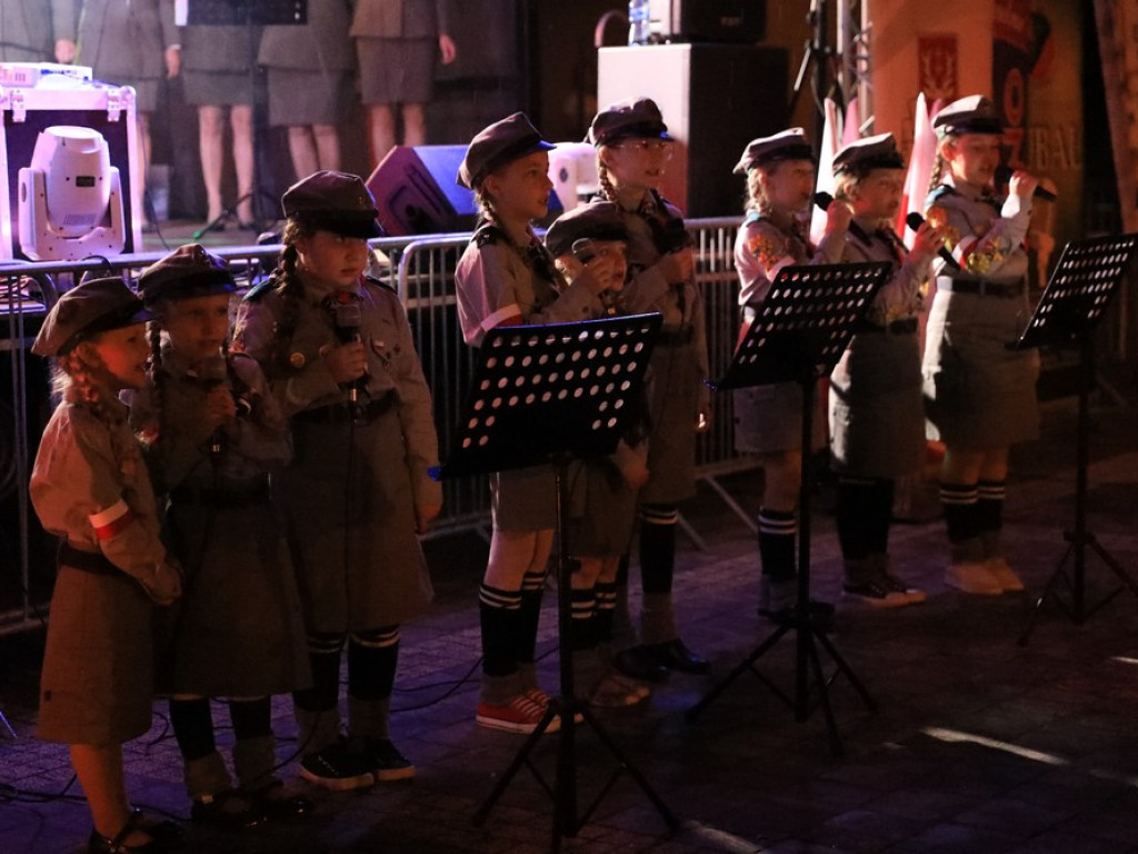 Hrubieszów: Rocznica Powstania Warszawskiego - koncert zespołu Hubal - ZDJECIA, WIDEO