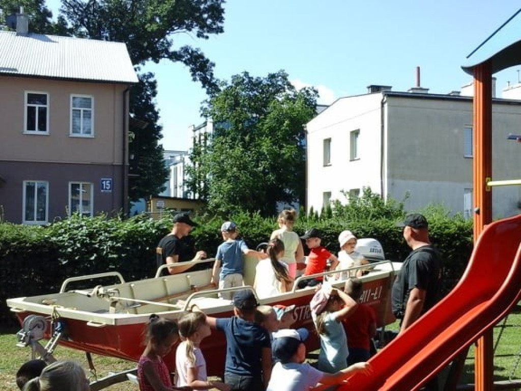 Hrubieszów: Strażacy w Przedszkolu nr 2 - ZDJĘCIA
