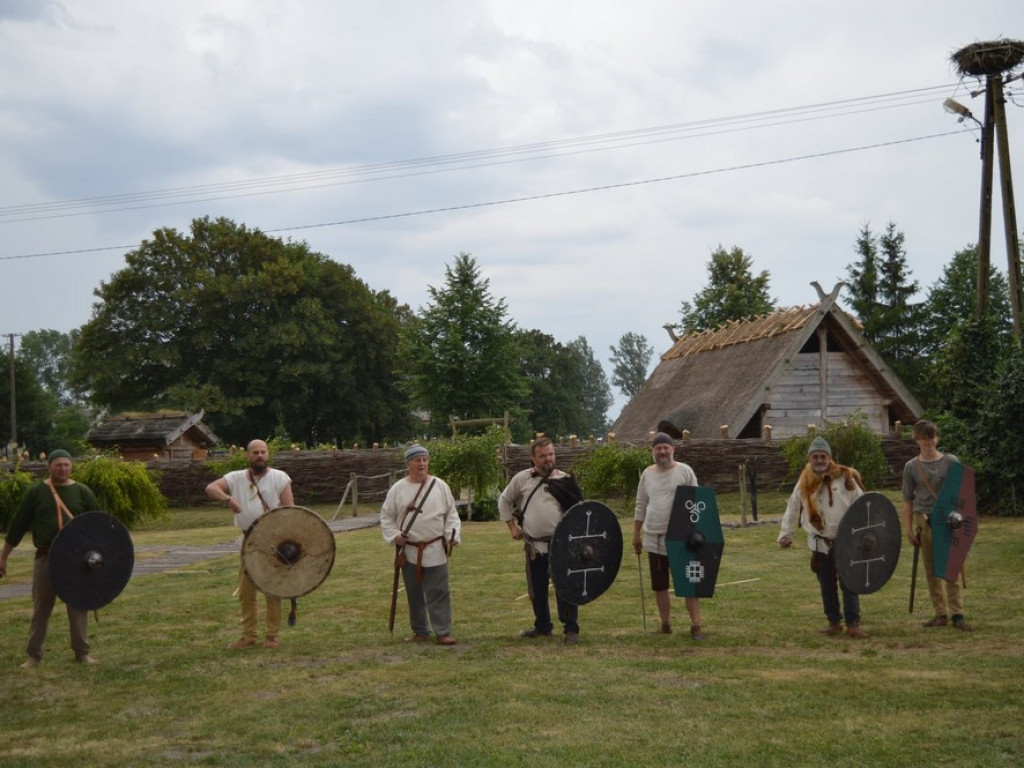 Archeologiczny piknik rodzinny w Kotorowie - ZDJĘCIA