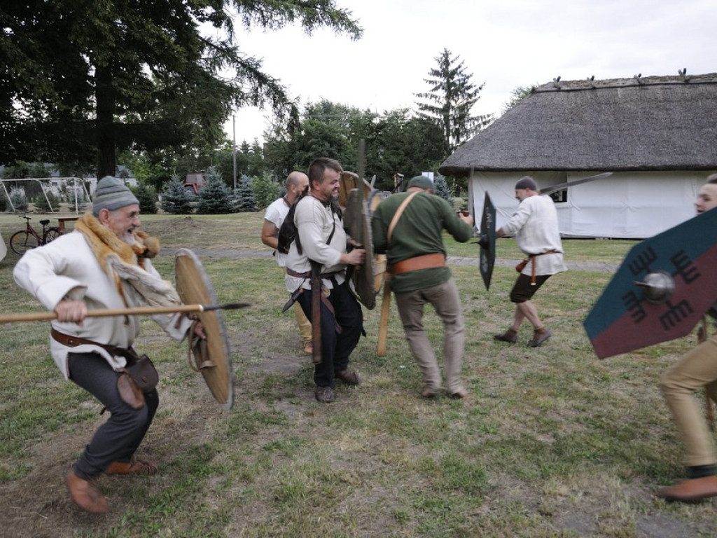 Archeologiczny piknik rodzinny w Kotorowie - ZDJĘCIA