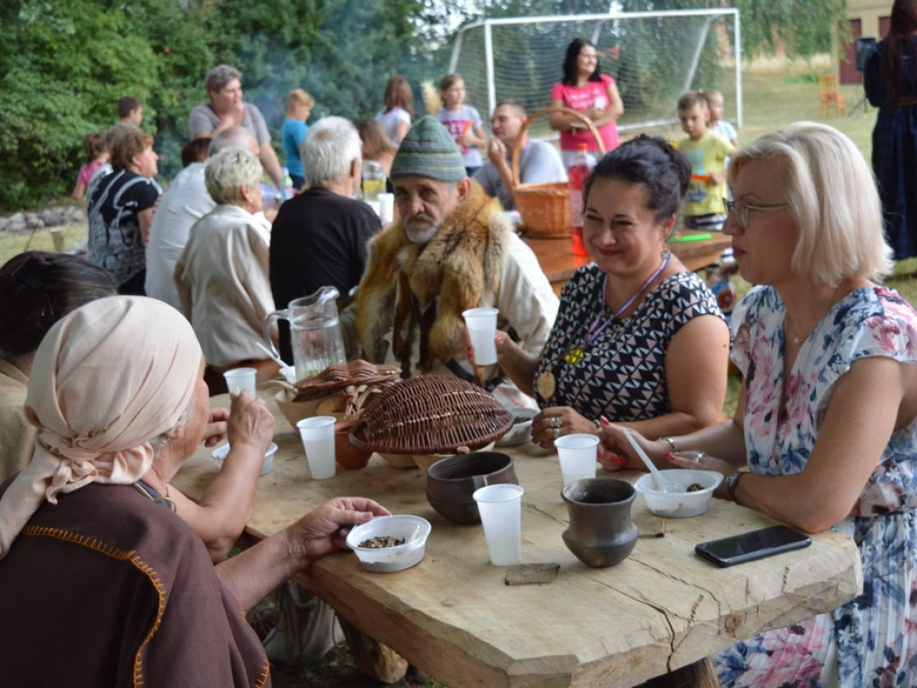 Archeologiczny piknik rodzinny w Kotorowie - ZDJĘCIA