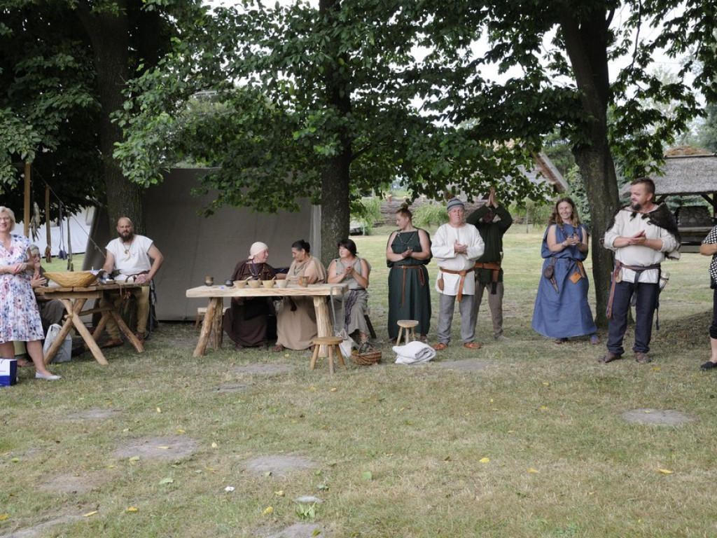 Archeologiczny piknik rodzinny w Kotorowie - ZDJĘCIA